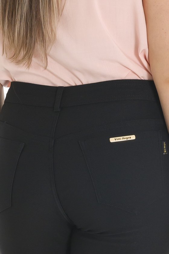 4118AR07 Bermuda Ciclista Jeans Feminina Plus Size Preta (Detalhe costas)