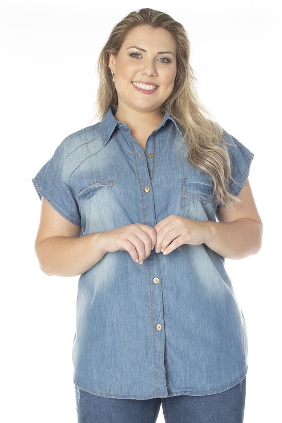 9118AR00 Camisa Jeans Feminina Plus Size com Recortes (Frente 2)