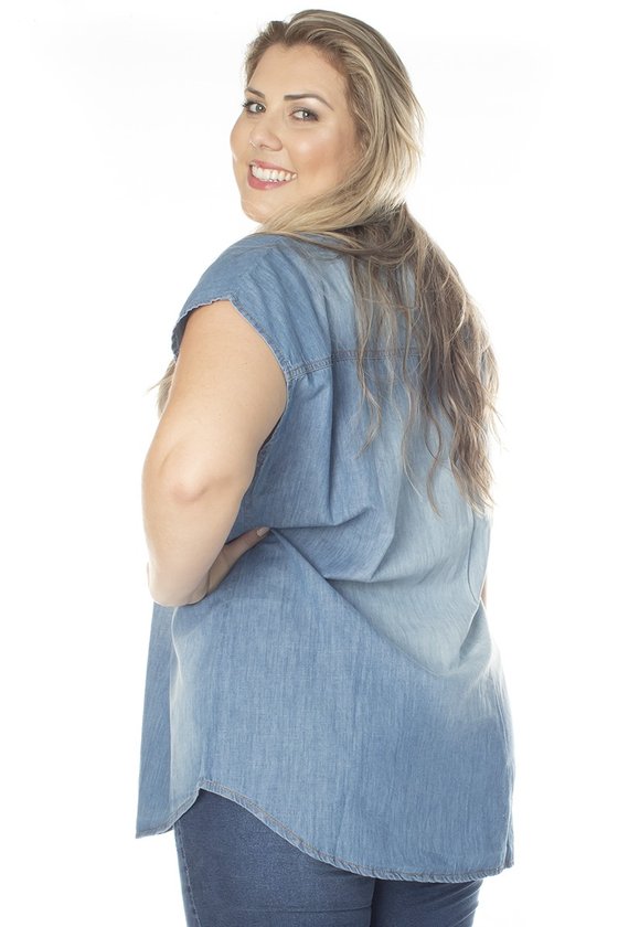 9118AR00 Camisa Jeans Feminina Plus Size com Recortes (Costas 1)