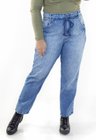 1131AR01 Calça Jeans Mom com Cadarço Plus Size Bruna (Frente 2)