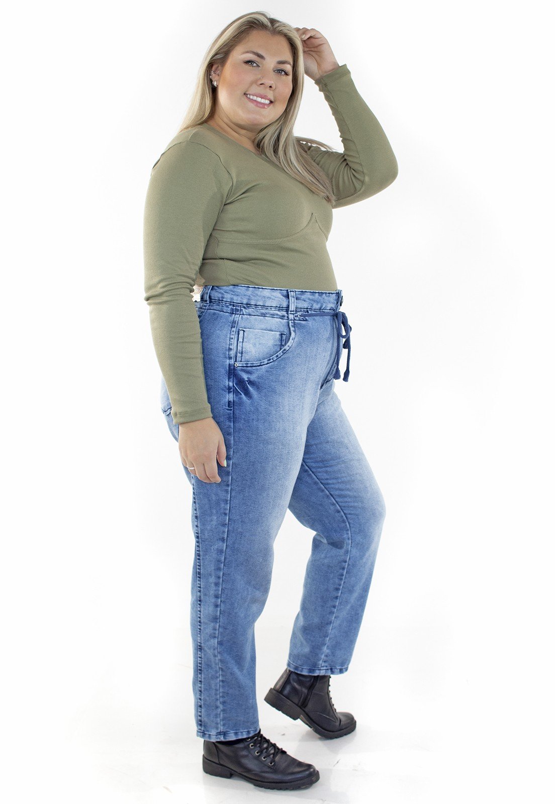 Calça Jeans Mom com Cadarço Plus Size
