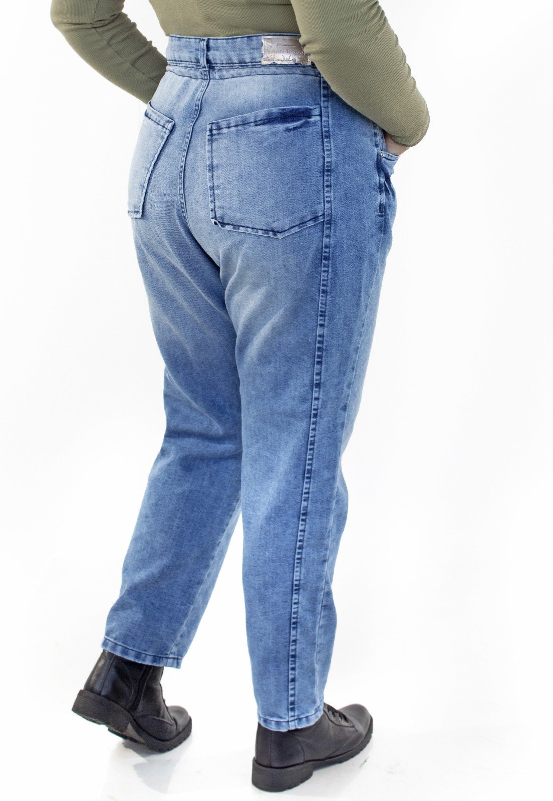 Calça Jeans Mom com Cadarço Plus Size