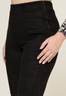 04 calca skinny suede com recortes preto